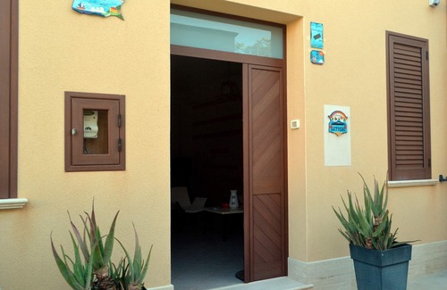 Tre Fontane House | The house of lu mari, 2 steps from the sea, amazing view from the terrace