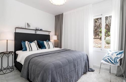 Nueva Andalucia Apartment | IVY-Modern 3 bedroom apt private garden