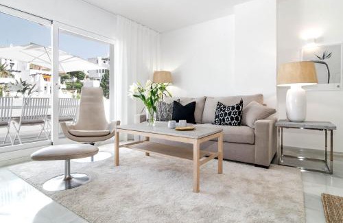 Nueva Andalucia Apartment | IVY-Modern 3 bedroom apt private garden