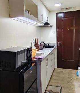 Binan City Apartment | J Studio - Fast WiFi, 55" UHD TV with Netflix & Prime Video, Free Pool Access