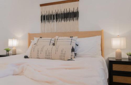 Joshua Tree House | J-Tree Bungalow with Large Hot Tub Views Patio