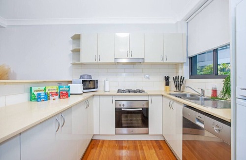 Chippendale Apartment | Jacks Unique Central Lodging w Pool, Gym & Parking