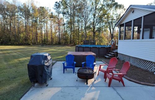 McCutcheon Field House | Jacksonville Ranch with private Hottub and Pool, stocked Pond, Bike and Hiking trails