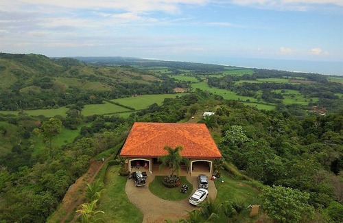 Jaco Villa | Jacó/Playa Hermosa Townhouse Villa; best value for families and bachelor groups