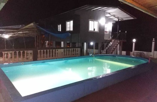 Colon House | Jacuzy, pool and lake at the same house.