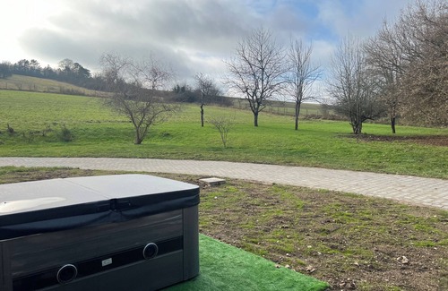 Ville sur Arce Apartment | Jacuzzi and Champagne at Domaine de Nuisement