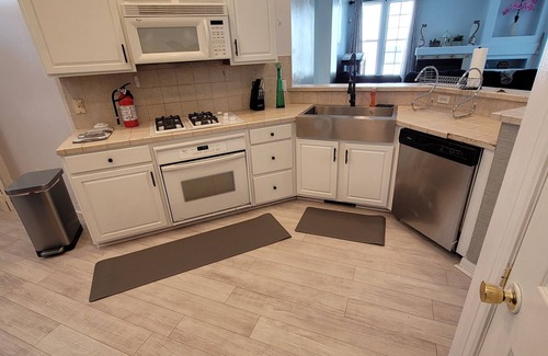 West Omaha House | Jacuzzi House Across Nice park