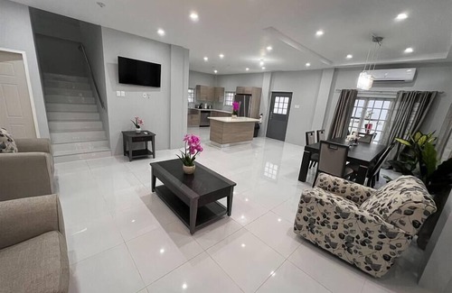 Glencoe House | Jacuzzi Loft and Pool Glencoe Townhome