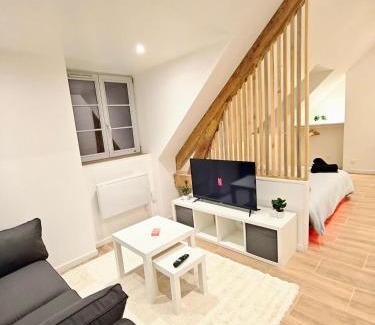 Chatel-Guyon Apartment | Jacuzzi privé - Netflix - Wi-Fi - parking gratuit