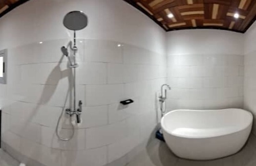 Kribi Hotel | Jacuzzi Suite · Sea balcony · Beach · B’fast opt ·