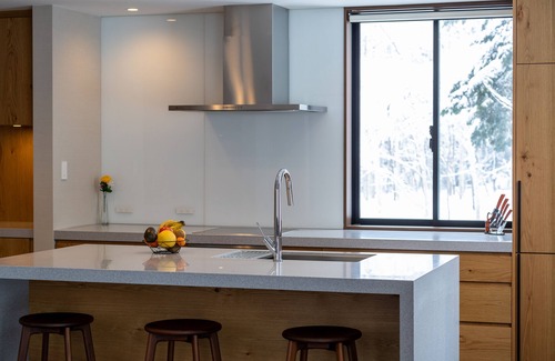 Hirafu House | Jade Rabbit