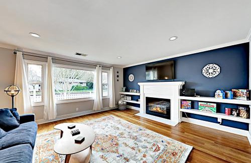 Junior College Neighborhood Association House | James House