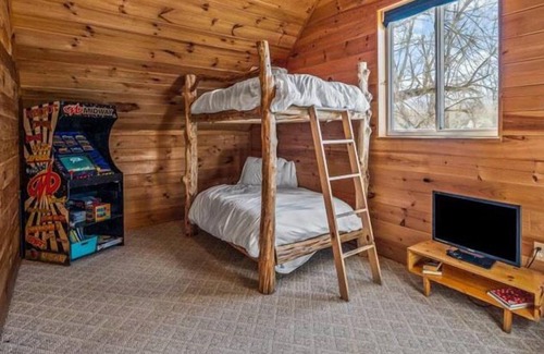 Galena Cabin | James River Haven | The Cabins at Galena Main Cabin