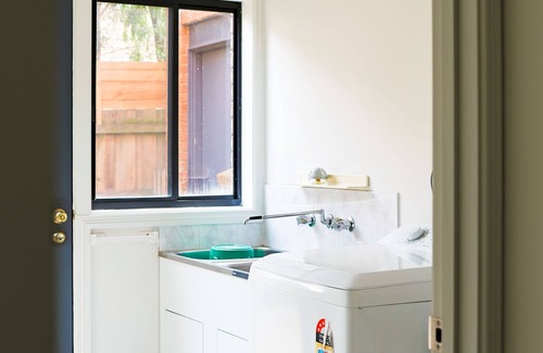 Jan Juc House | Jan Juc Surfcoast Retreat. Sleeps up to 14. Pet friendly. Ocean views.