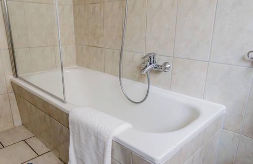 Dehrn Apartment | janu-homes - 3 room apartment - 7 beds, Lahnblick from Rheinberg