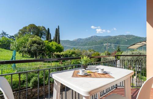 Lierna Apartment | Jasmine Lilla - apartment in villa with terrace