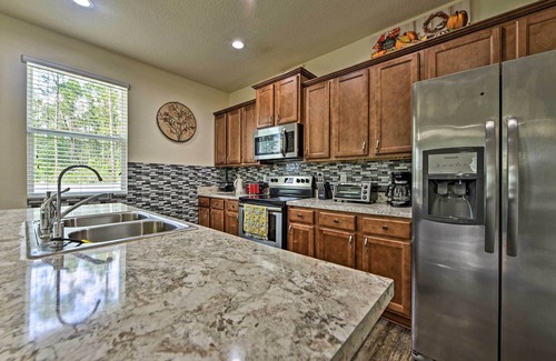 Westside House | Jax Home w/Yard - 10 Mi to Adventure Landing!