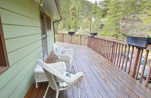 Drake Cabin | Jay's Dream - 2 bedroom cabin - near Big Thomspon River Pet Friendly