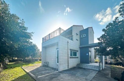 Gujwa House | Jeju-inspired detached house with terrace