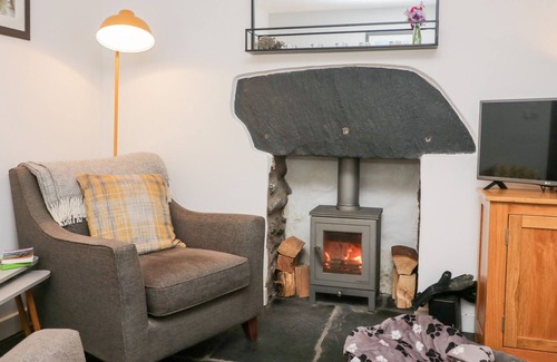 Staveley Cottage | JESSIE'S COTTAGE, pet friendly, character holiday cottage in Staveley