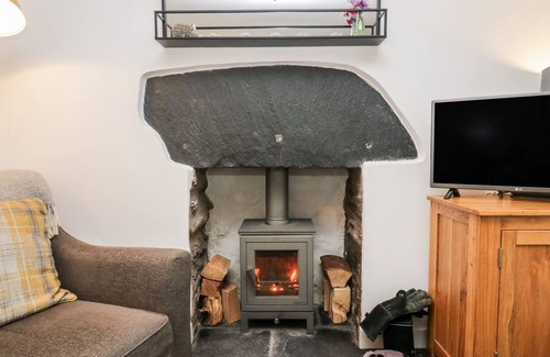 Staveley Cottage | JESSIE'S COTTAGE, pet friendly, character holiday cottage in Staveley