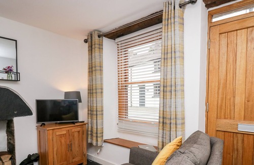 Staveley Cottage | JESSIE'S COTTAGE, pet friendly, character holiday cottage in Staveley