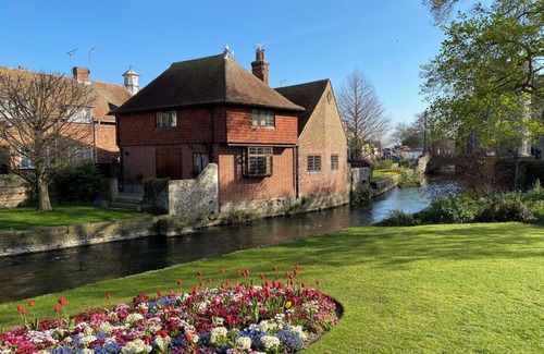 Canterbury Cottage | Jestico's, Superb, Very Centrally located, Historical 1 FOC Parking