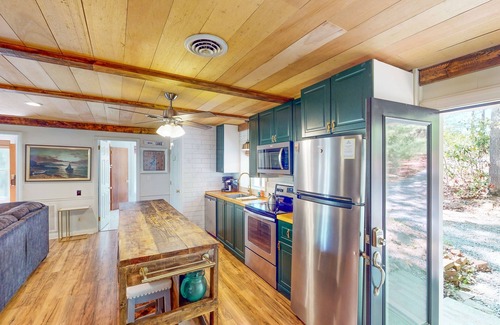 Huddleston Cottage | Jewelbox Cottage - Dog-friendly Lakefront home with private dock, canoe & SUPs