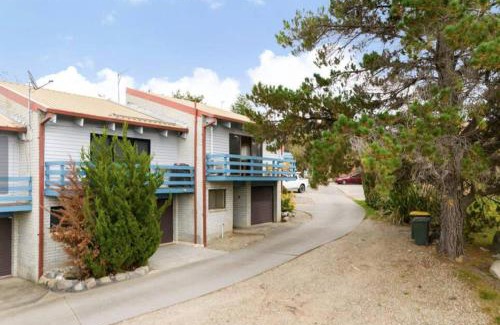 Jindabyne House | Jindang House - Spacious Three Bedroom Townhouse