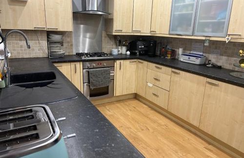Strood Apartment | JM cozy double room with huge garden