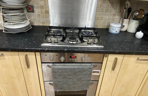 Strood Apartment | JM cozy double room with huge garden