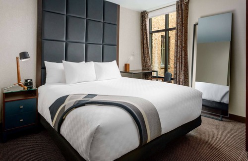 Downtown Pittsburgh Hotel | Joinery Hotel Pittsburgh, Curio Collection by Hilton
