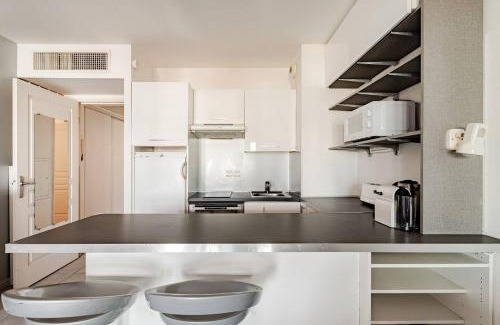 Juan-les-Pins Apartment | Juan-les-Pins moderne studio, sea view