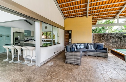 Tarcoles House | Jungle dog-friendly home with ocean views from the pool, gas grill & pool table