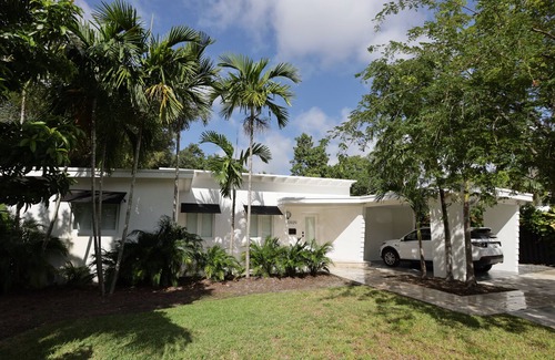 Biscayne Park House | Jungle Zen in Middle of City