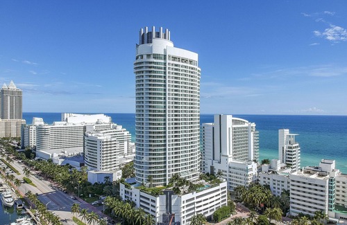 Mid Beach Apartment | Junior Suite at Fontainebleau Hotel Miami Beach
