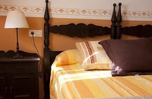 Ejulve House | Junior Suite-Private Bathroom-Mountain view-Roja