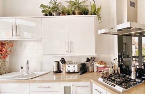 Cliftonville Condo | Juniper House by the Sea - Margate