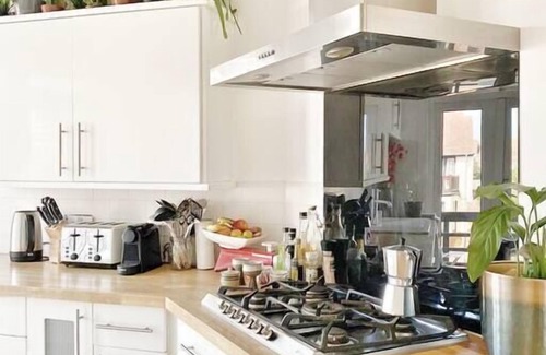 Cliftonville Condo | Juniper House by the Sea - Margate