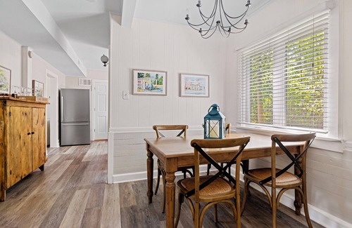 Lakeside House | Juniper Presents: A Classic Lakeside Cottage w/Hot Tub, Steps from the Beach