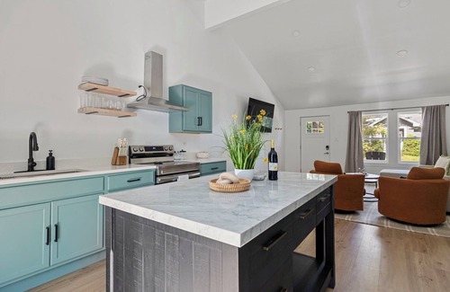 Lakeside House | Juniper Presents: The Calista, A Newly Renovated Retreat near Beaches