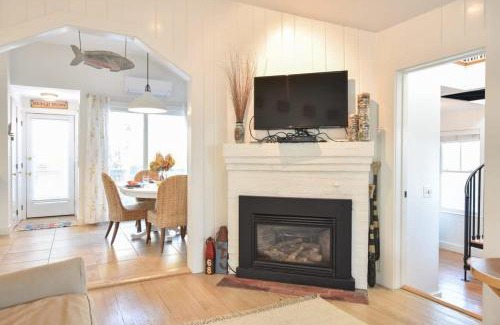 Brewster House | Just a few steps to Ellis Landing Beach