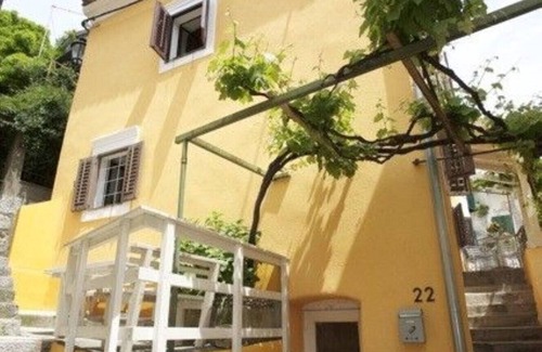 Obrs Apartment | Just a stairway to your modern apartment and you are at d