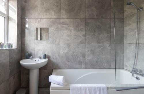 Reading House | K Suites - Palmer Park - 4 Bedroom