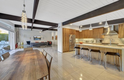 Vista Las Palmas House | K0018 - Casa La Vista: 4 bdr MidCentury Alexander Home Huge Backyard with Mtn V