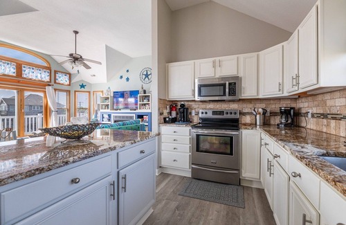 Nags Head Hotel | K1116 The Life of Riley. Pool, Hot Tub, Pool Table, Fire Pit, Ocean View!