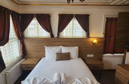 Rasimpasa Hotel | Kadıköy White House
