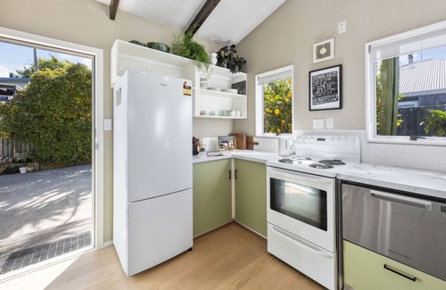 Nukuhau House | Kaihua Cabin| Stylish Taupō Hideaway w/Mt Views & Modern Comforts