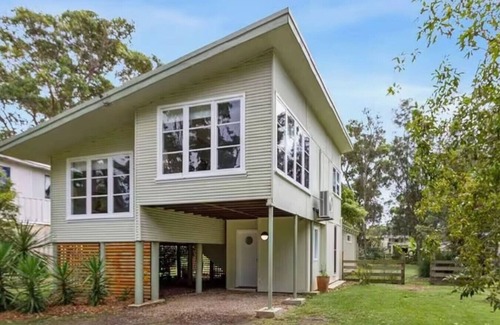 Cunjurong Point House | Kangaroo Cottage beach track at your door