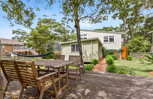 Cunjurong Point House | Kangaroo Cottage beach track at your door